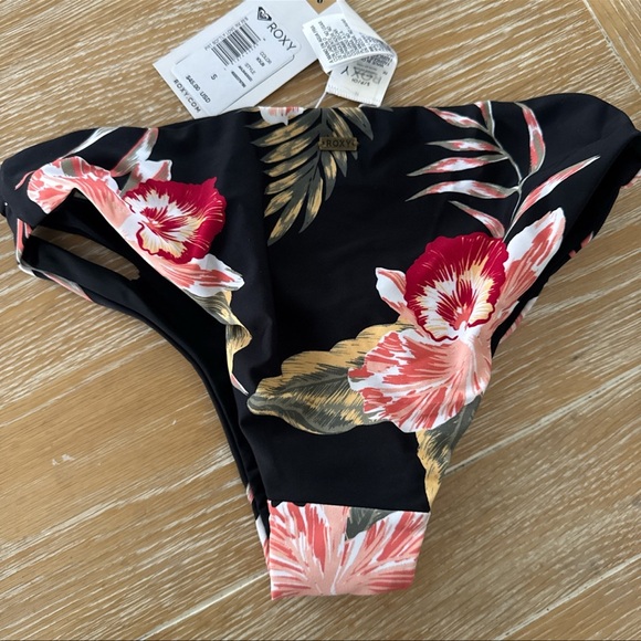 Roxy Black Floral Crochet-Trim Bikini Set Small NWT - Picture 7 of 8